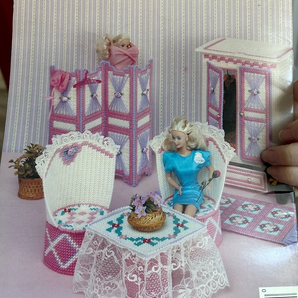 4/$50 plastic canvass craft book Fashion Doll Bedroom Set - Pink and White 🙋♀️ - Picture 7 of 7